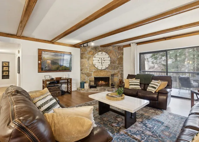 Fully Renovated 3-Bedroom Home, Walk To Ober Mountain & Just Minutes From Gatlinburg