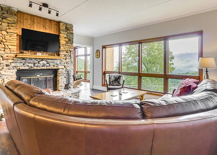 Hike, Swim And Explore Mtn-View Condo In Gatlinburg