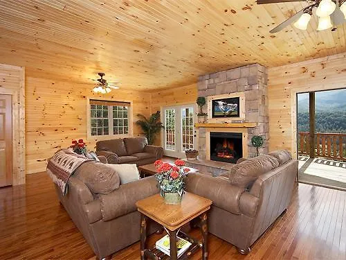 The 19Th Hole- Five-Bedroom Cabin