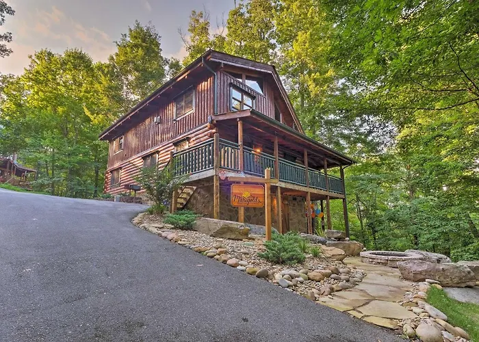 Gatlinburg Family Cabin With Private Hot Tub And Deck!