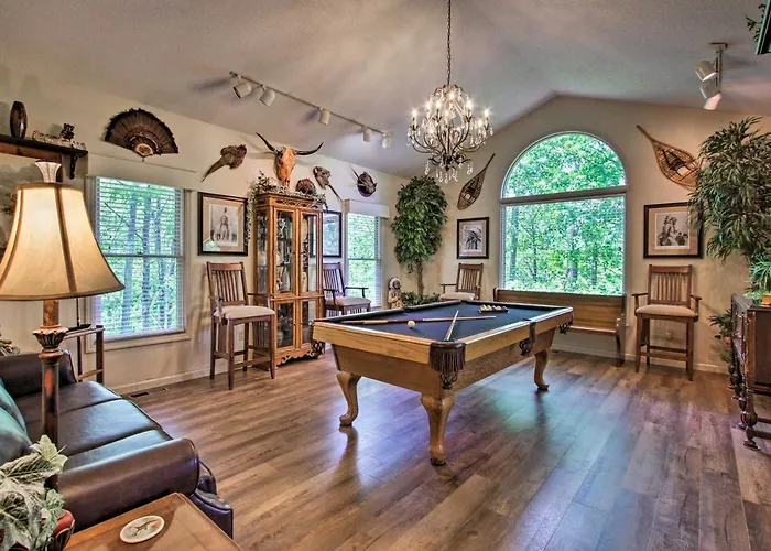 Eclectic Cabin With Hot Tub 1 Mi To Ober Gatlinburg