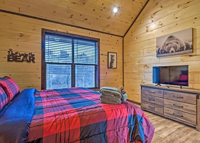 Lightning Bug Lookout Luxury Gatlinburg Cabin!