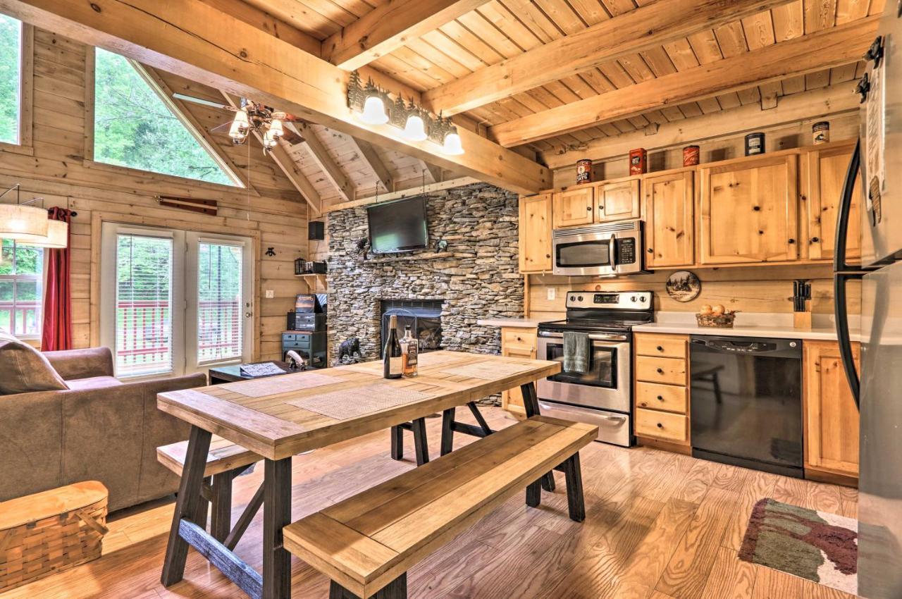 Holiday home Cabin In The Woods With Hot Tub, Fire Pit *