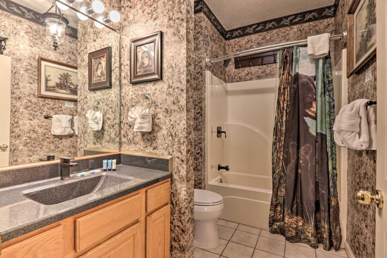 Holiday home Eclectic With Hot Tub 1 Mi To Ober Gatlinburg