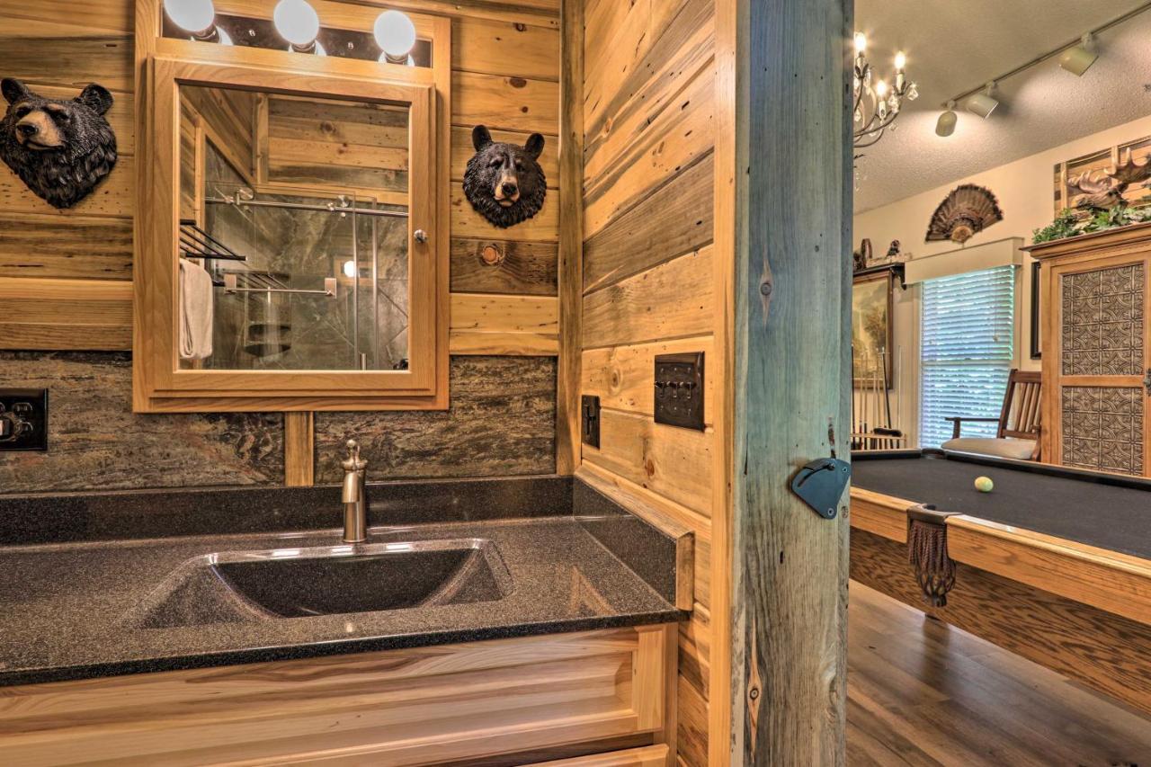 Eclectic With Hot Tub 1 Mi To Ober Gatlinburg
