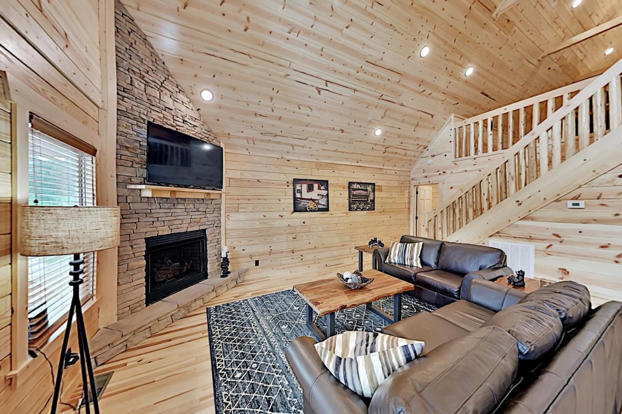 Appalachian Starr: New Cabin W/ Pools & Hot Tub Cabin Holiday home Gatlinburg