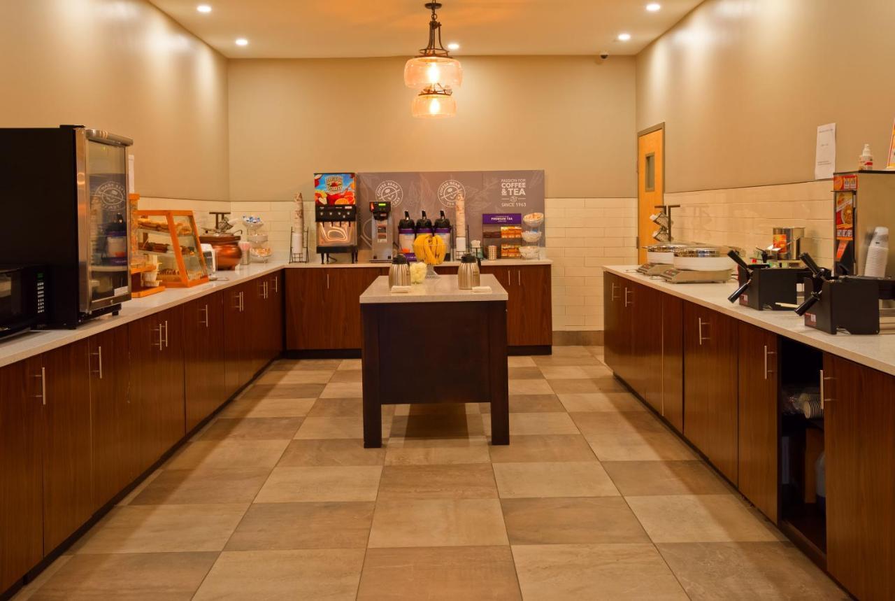 Clarion Pointe Downtown 2*