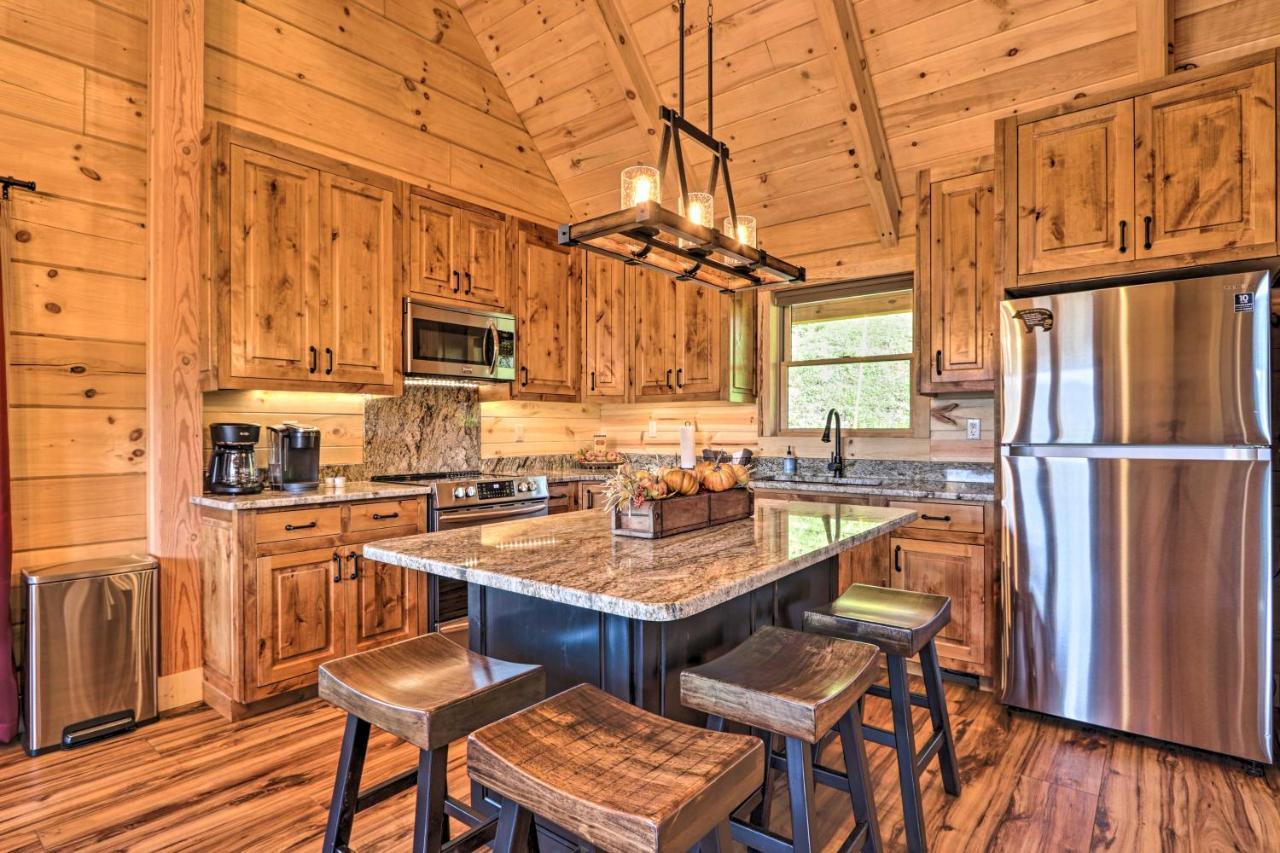 Spacious Mountain Retreat With Hot Tub And Views! Holiday home