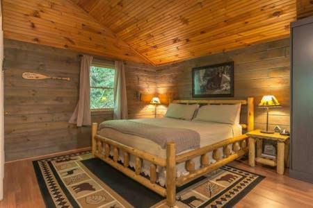 The Fishing Hole - Sage Vacations * Gatlinburg