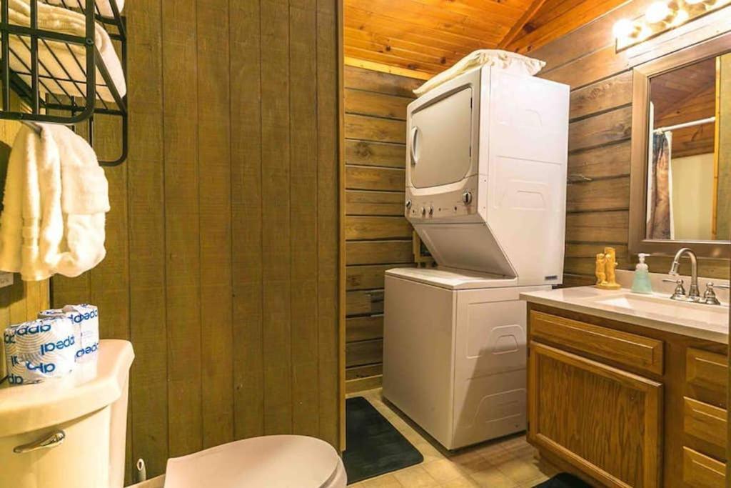 The Fishing Hole - Sage Vacations * Gatlinburg