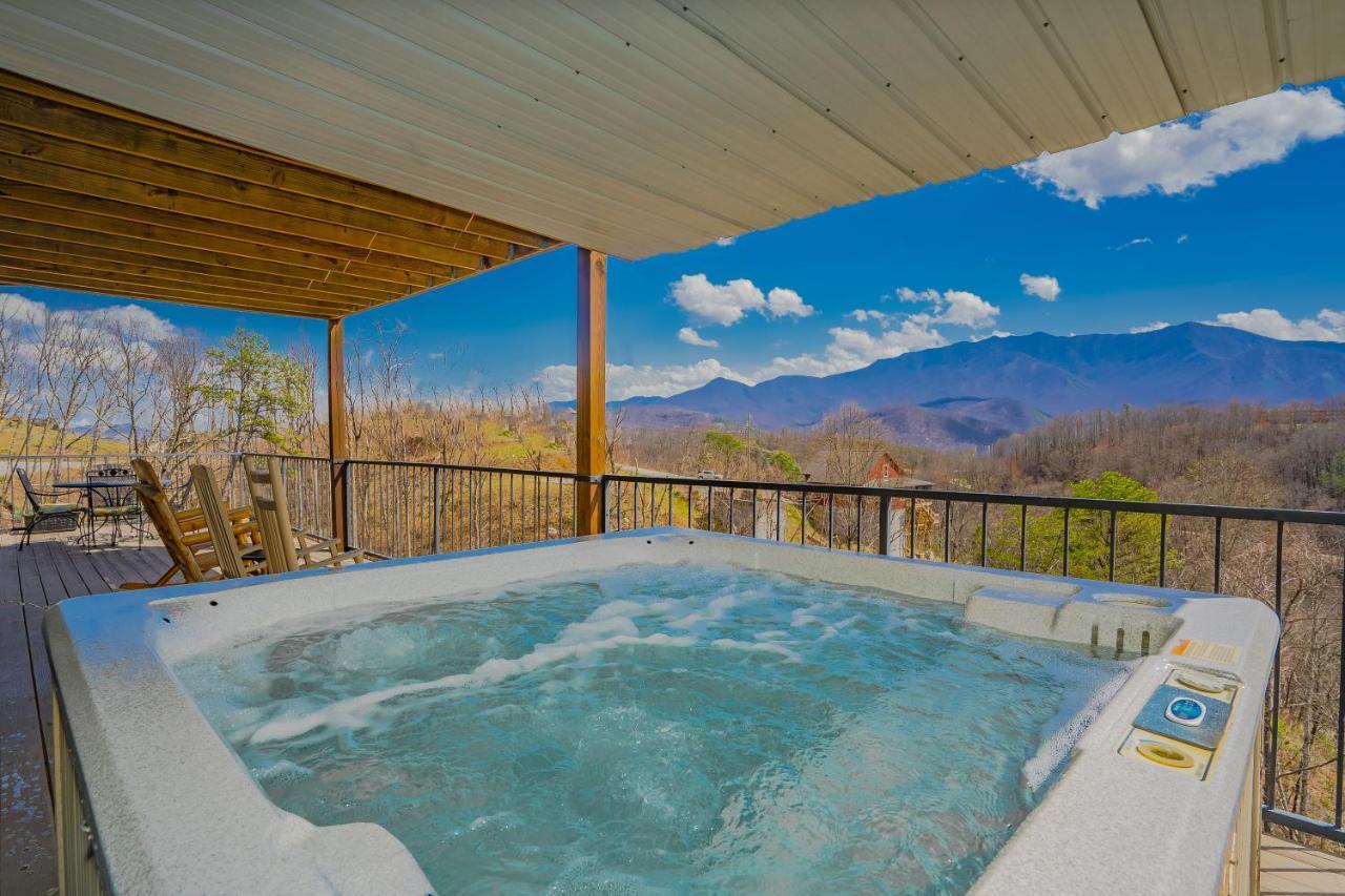 A Million Dollar View- Get 951 Worth Of Free Area Attraction Tickets For Each Paid Day! * Gatlinburg