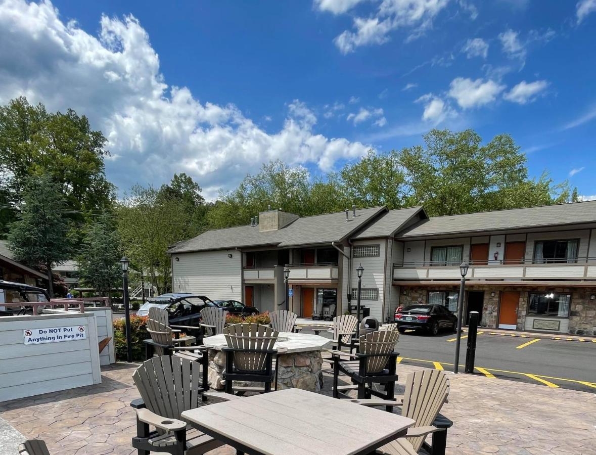 Howard Johnson By Wyndham Downtown Hotel Gatlinburg