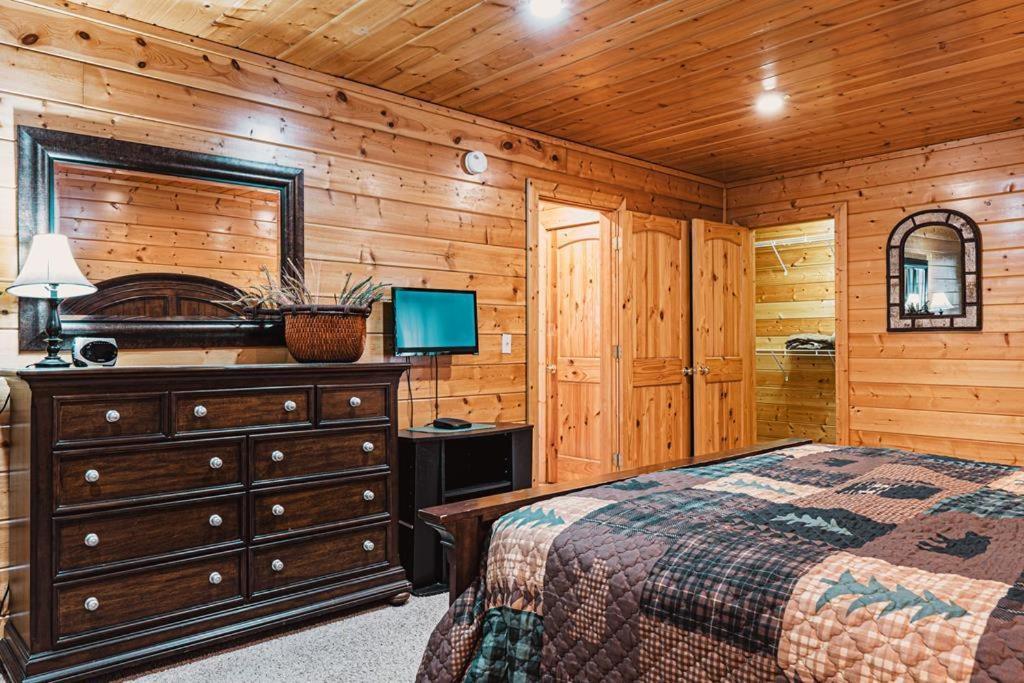 Bear's Lair * Gatlinburg