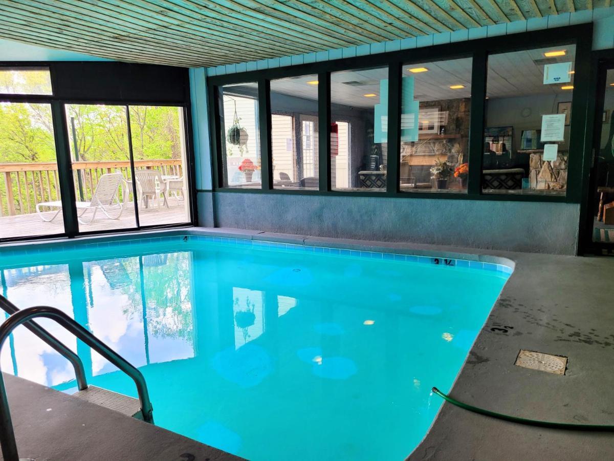 Main Level Ski Mountain Resort, 10 Min To Downtown Gatlinburg, Pool, King Bed, Private Balcony, Lowest Prices Of The Season Apartment