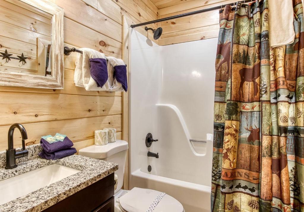 Hidden Retreat, Hot Tub, Pool Table, 1089 Free Tickets Each Paid Day, Dollywood And Gatlinburg