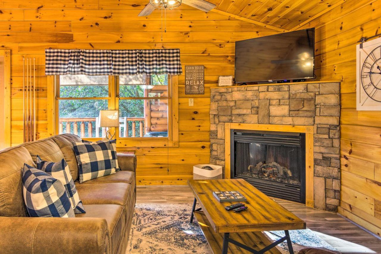 Bear Paw With Hot Tub And Pool Table! * Gatlinburg