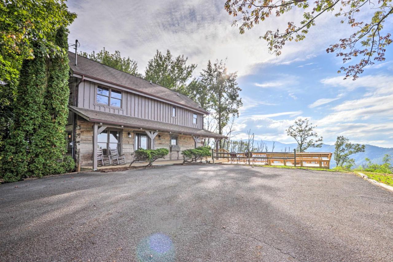 Holiday home Upscale Deck, Fire Pit And Hot Tub