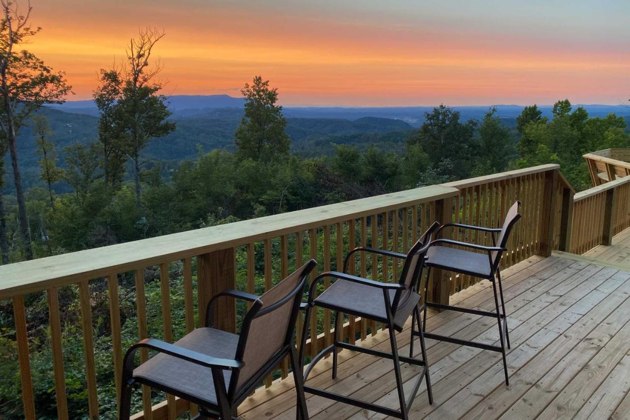 Upscale Deck, Fire Pit And Hot Tub Holiday home