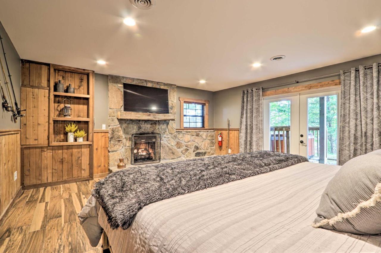 Upscale Deck, Fire Pit And Hot Tub Holiday home Gatlinburg