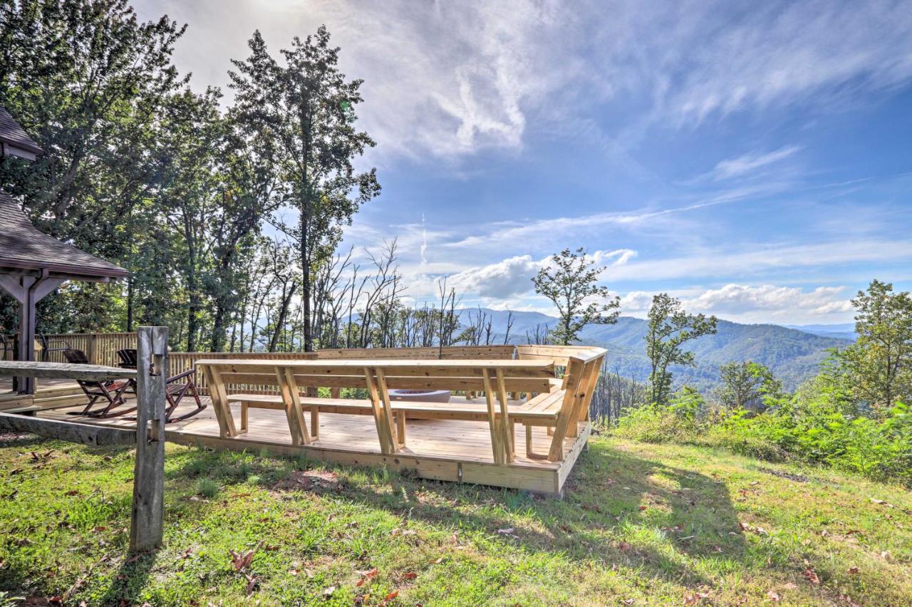 Holiday home Upscale Deck, Fire Pit And Hot Tub *