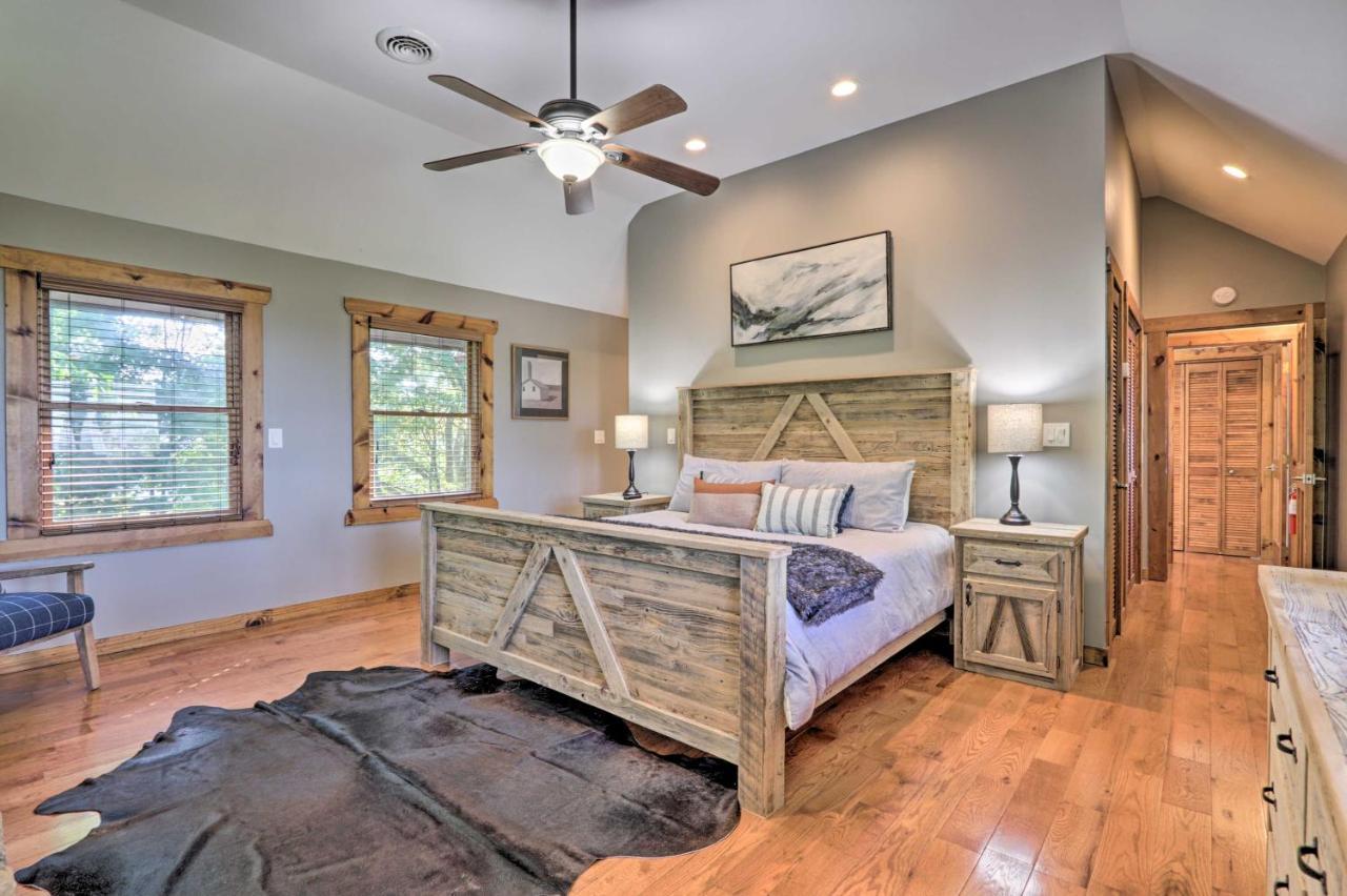 Upscale Deck, Fire Pit And Hot Tub *