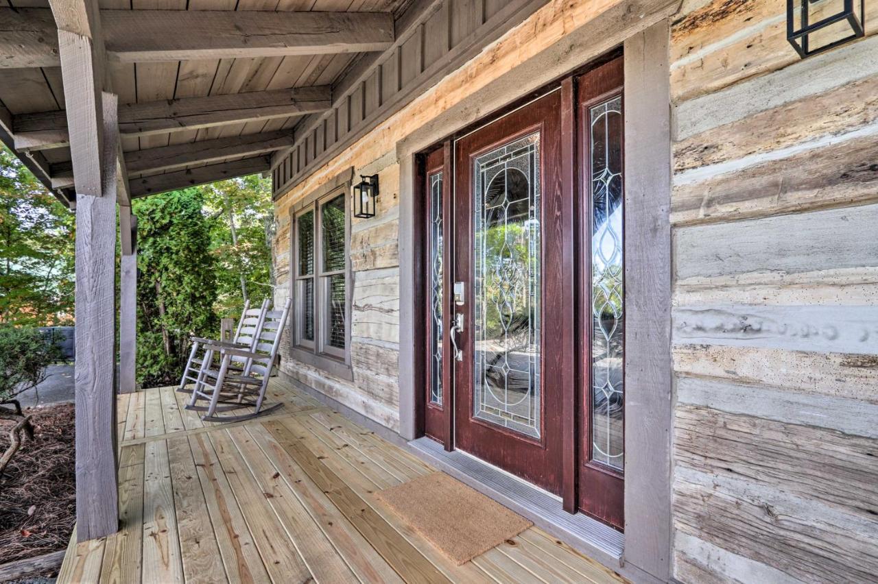 Upscale Deck, Fire Pit And Hot Tub Gatlinburg