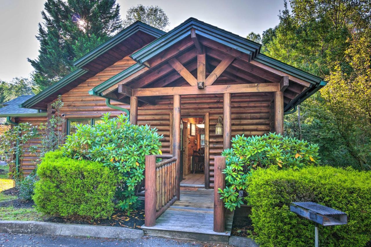 Bear Paw With Hot Tub And Pool Table! Holiday home *