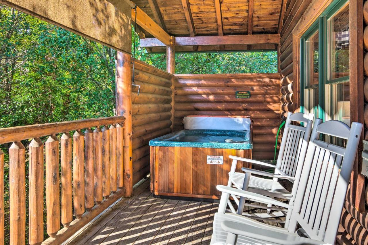 Bear Paw With Hot Tub And Pool Table! * Gatlinburg