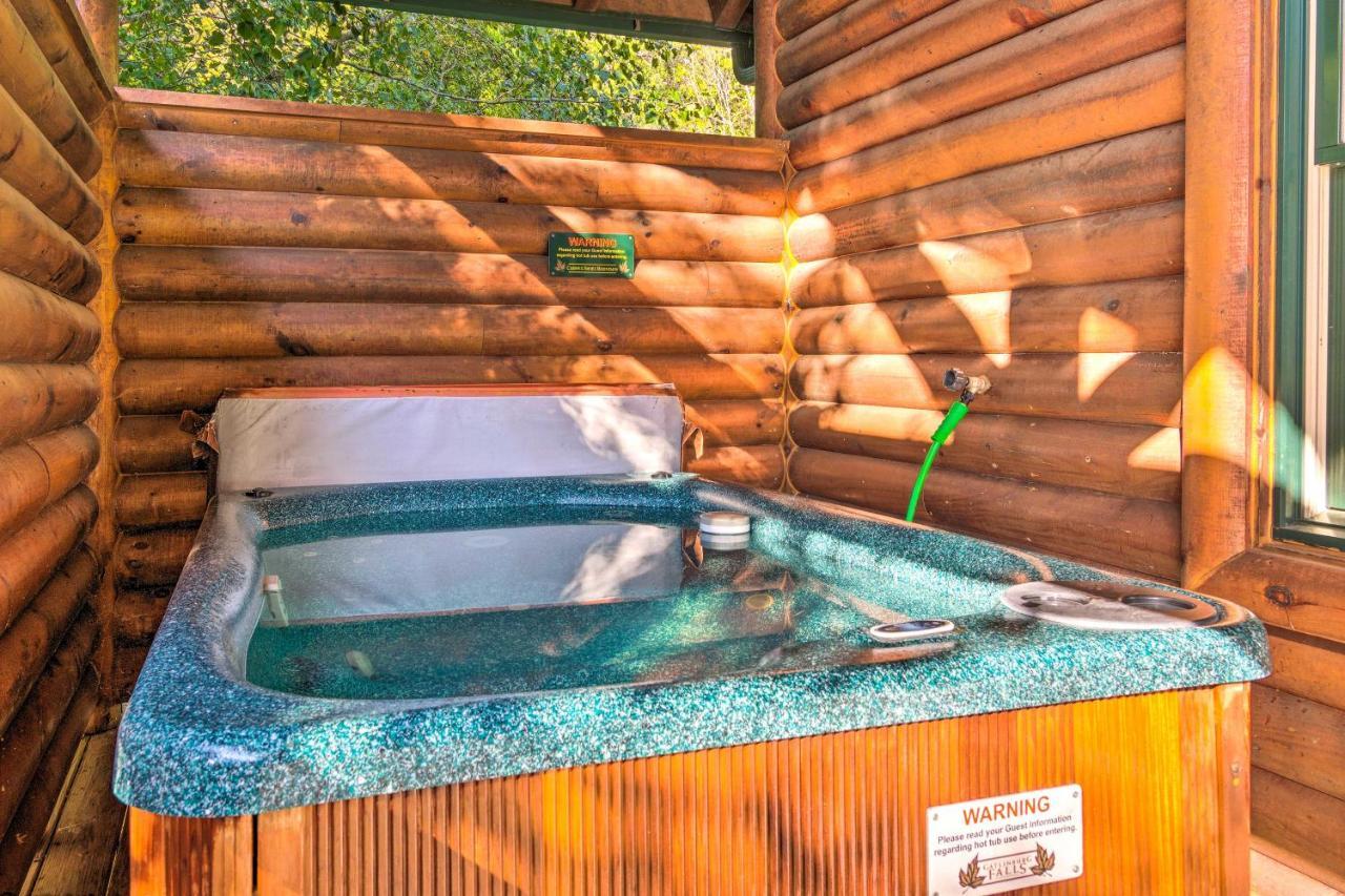 Bear Paw With Hot Tub And Pool Table! Holiday home *