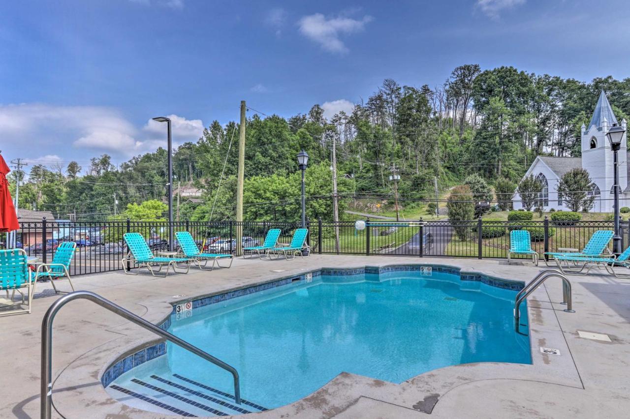 Newly-renovated With Mtn Views - Walk To Dtwn! Gatlinburg