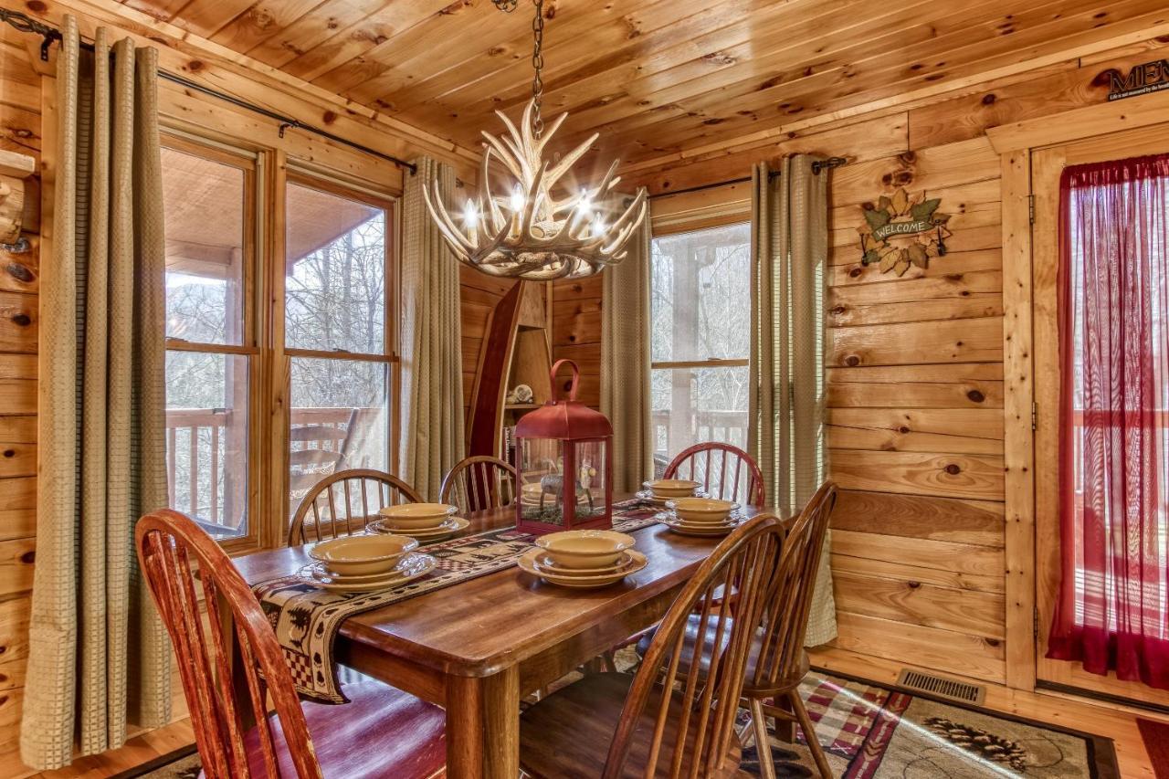 Magical Moments, Hot Tub, Wifi, 1089 Free Tickets Each Paid Day, Dollywood And *