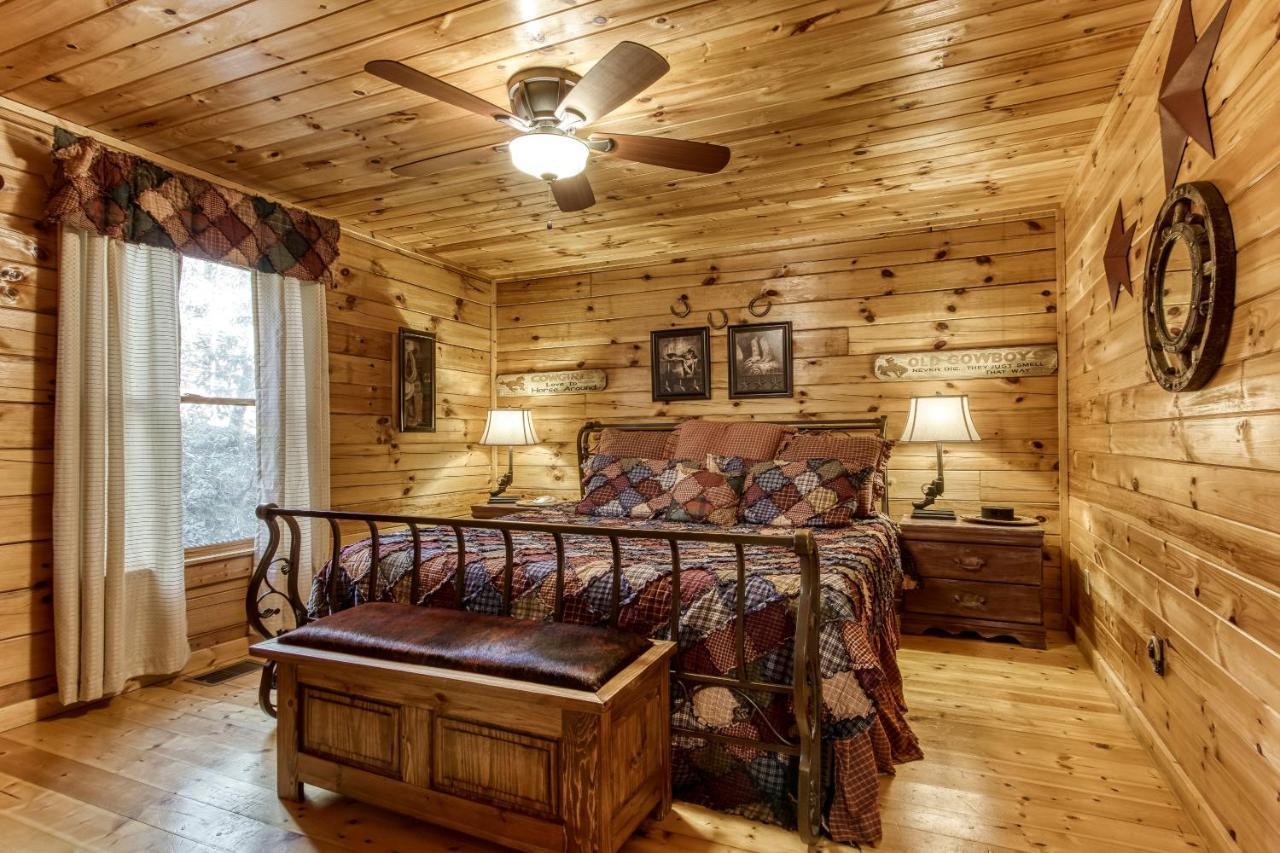 Magical Moments, Hot Tub, Wifi, 1089 Free Tickets Each Paid Day, Dollywood And Holiday home