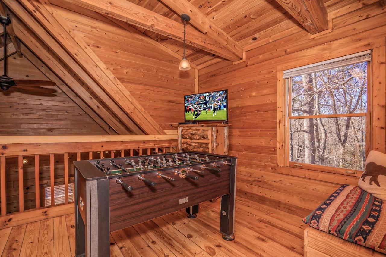 Yogis Lair, Hot Tub, Foosball, Wifi, 1089 Free Tickets Each Paid Day, Dollywood And Holiday home Gatlinburg