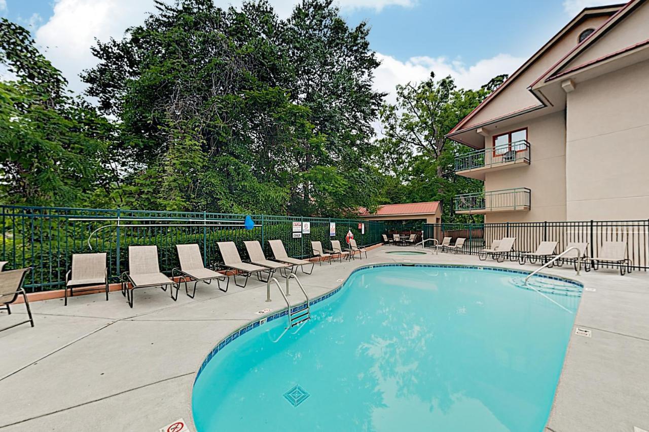 Summit Manor Unit B3052 *