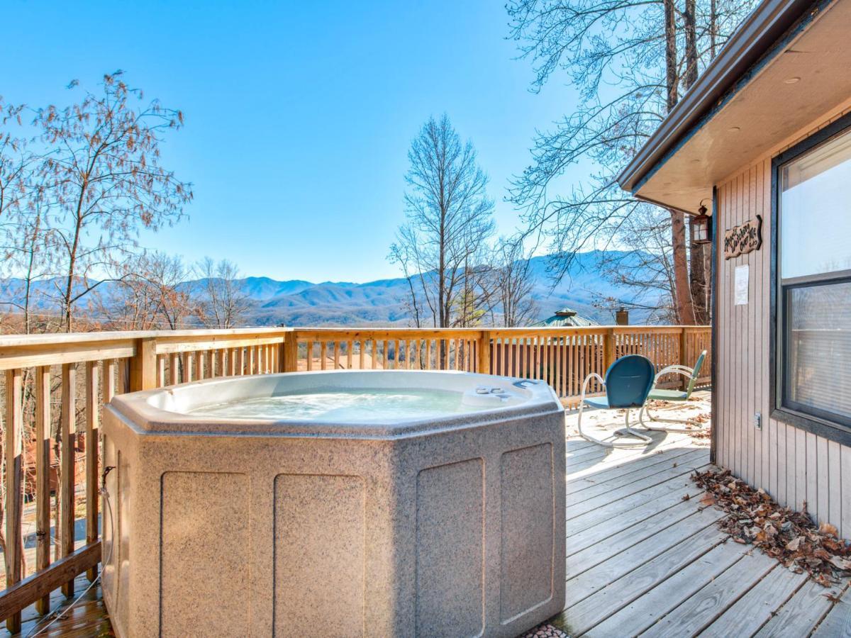 Holiday home Bearadise 2, 2 Bedrooms, Pool Access, Hot Tub, Fireplace, Wifi, Sleeps 4