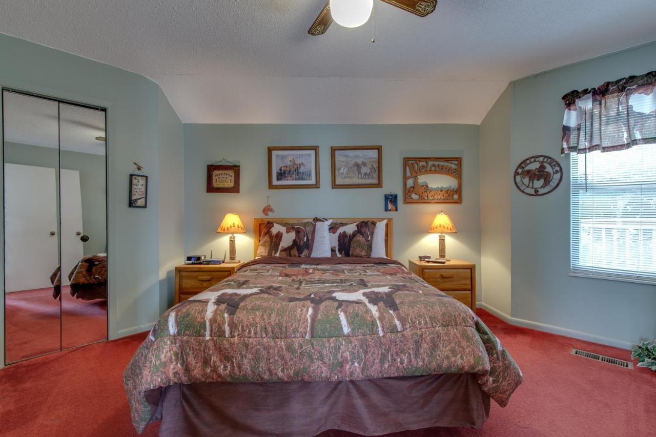 Holiday home Bearadise 2, 2 Bedrooms, Pool Access, Hot Tub, Fireplace, Wifi, Sleeps 4