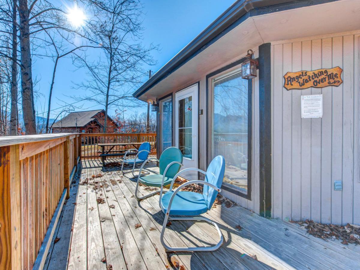 Bearadise 2, 2 Bedrooms, Pool Access, Hot Tub, Fireplace, Wifi, Sleeps 4 Holiday home Gatlinburg