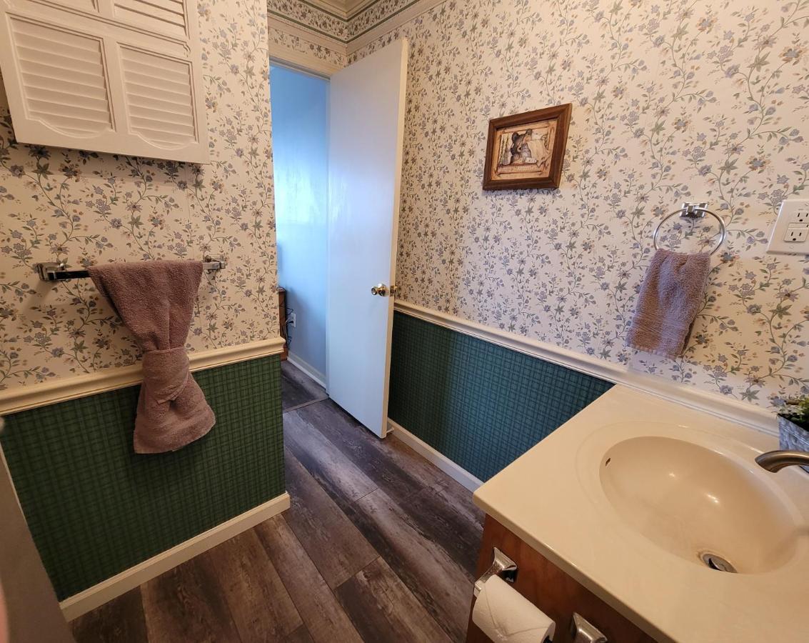 Apartment Main Level Ski Mountain Resort, 10 Min To Downtown Gatlinburg, Pool, King Bed, Private Balcony, Lowest Prices Of The Season