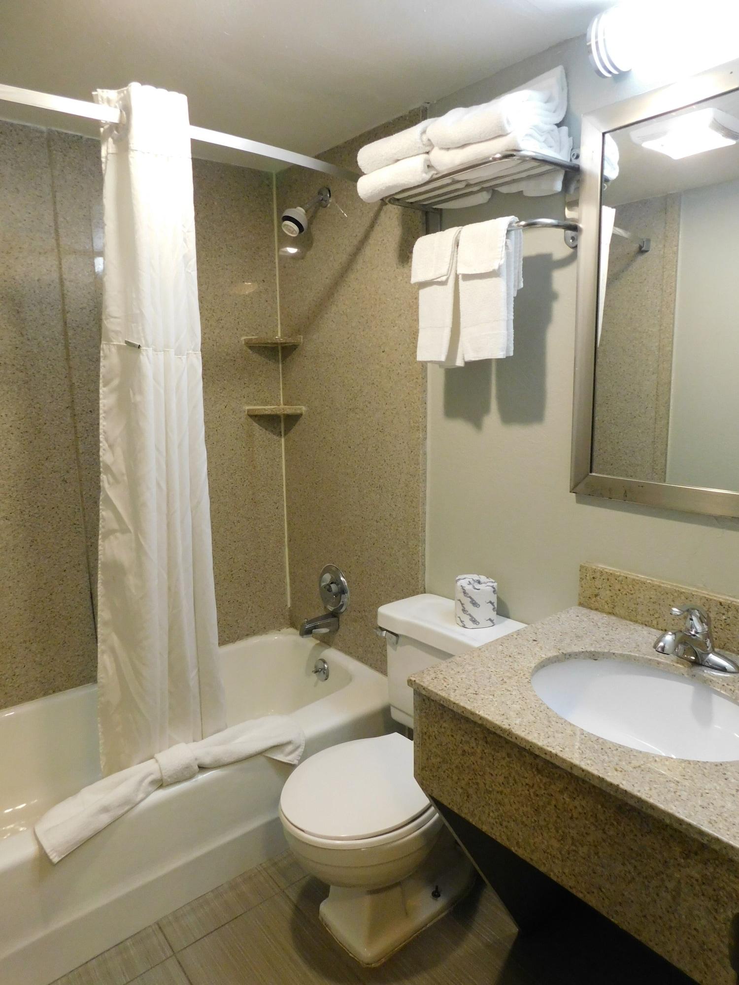 Days & By Wyndham Downtown Parkway 2*