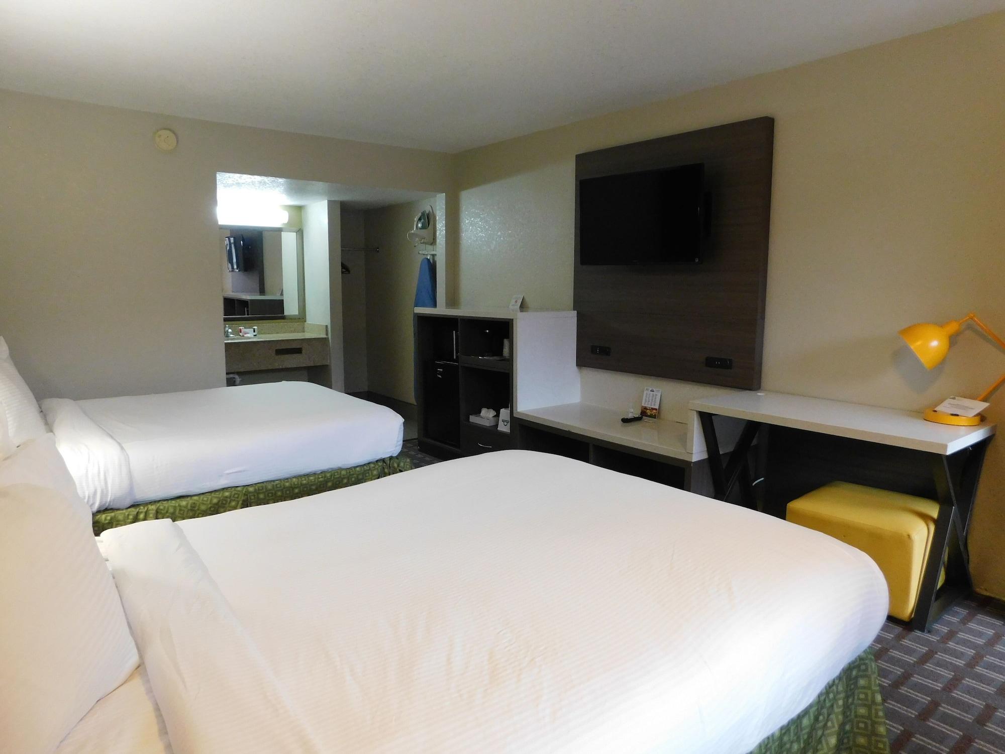 Days & By Wyndham Downtown Parkway Hotel 2*