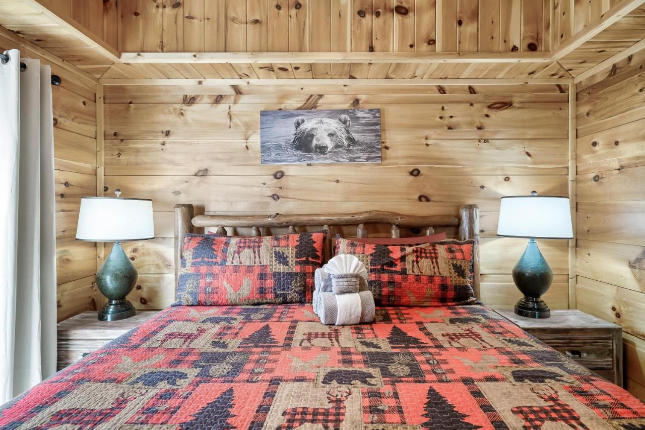 Fireflies And Moonshine Chalet *