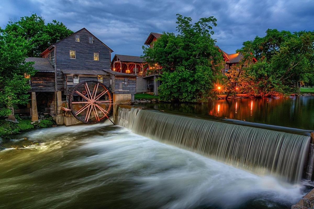 Holiday home Moonshine Chalet, Hot Tub, Pool Access, Wifi, 1089 Free Tickets Each Paid Day, Dollywood And *