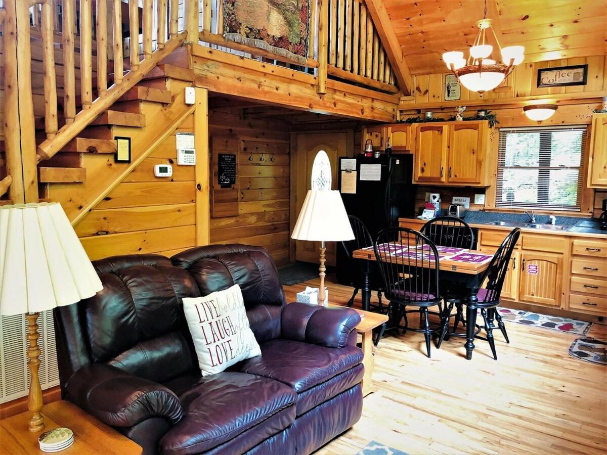 Mountain Joy -private Treehouse Style That Sleeps 4-free Tickets Holiday home Gatlinburg