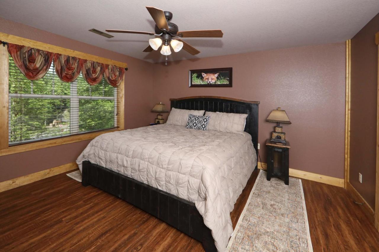 Movie Dive-inn Gatlinburg