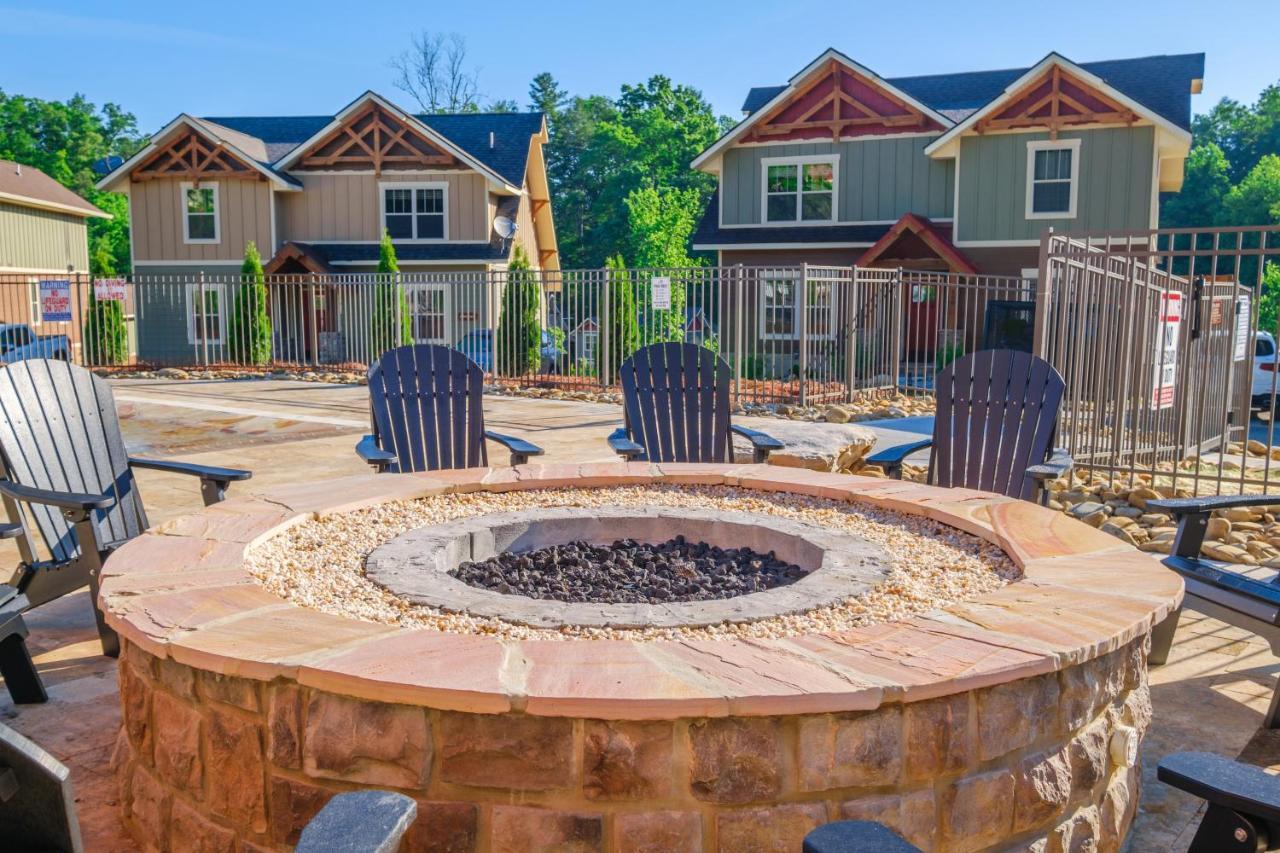 Mountain Sunrise Pool Holiday home
