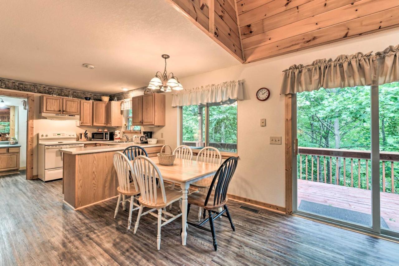 Holiday home Quiet And Secluded Cabin With Hot Tub! Gatlinburg