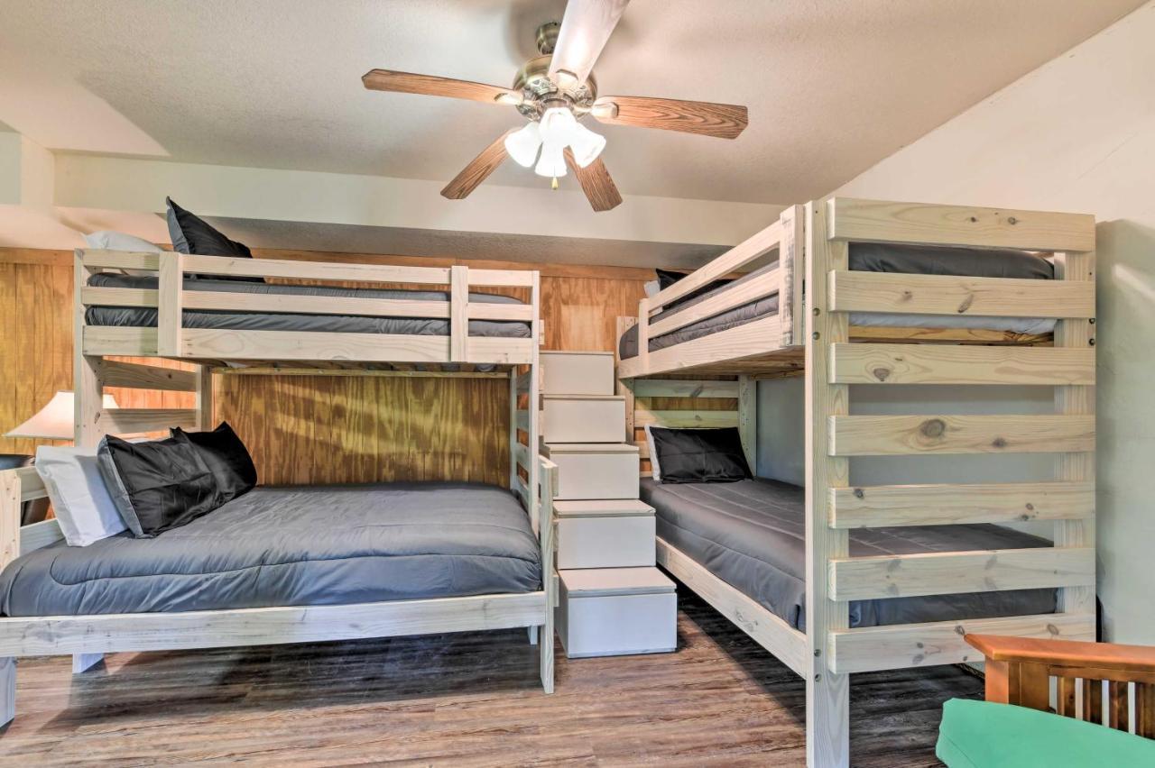 Quiet And Secluded Cabin With Hot Tub!
