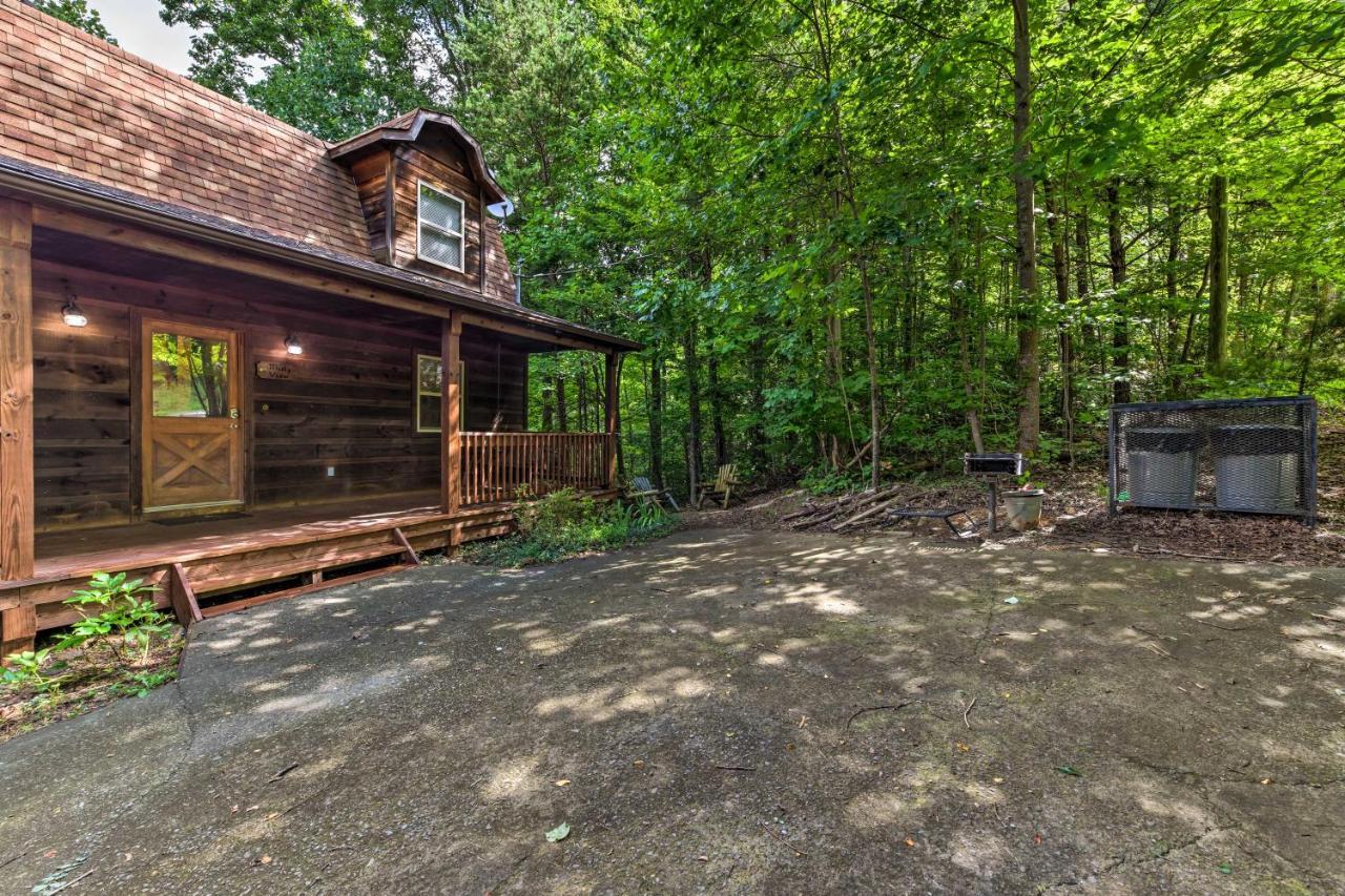 Quiet And Secluded Cabin With Hot Tub! *