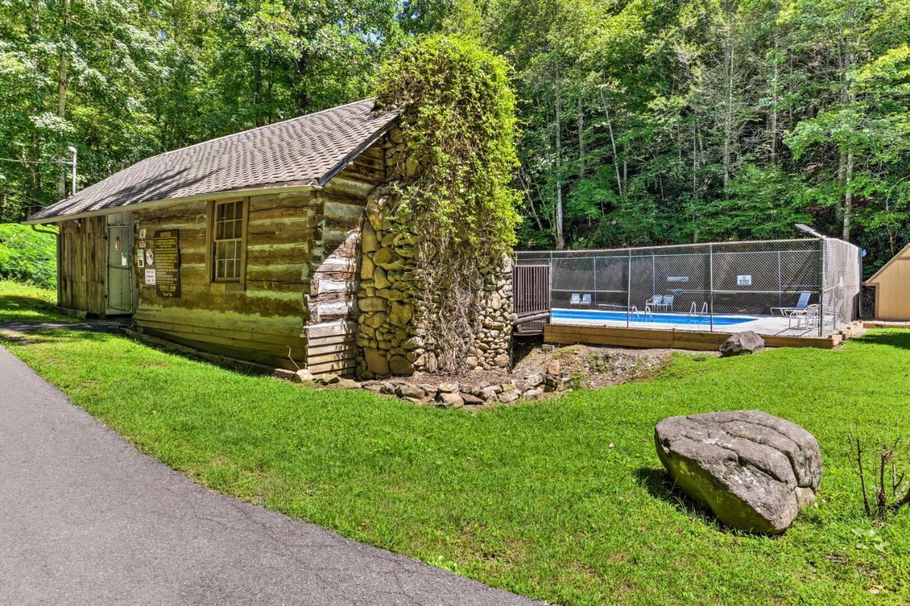 Quiet And Secluded Cabin With Hot Tub! *