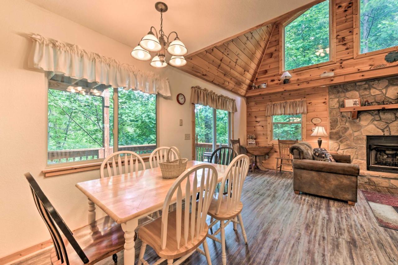 Holiday home Quiet And Secluded Cabin With Hot Tub!